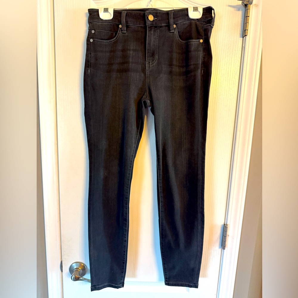 Women's Black Skinny Jeans